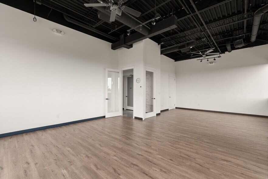 More Photos Of 6514 Highway 90A, Sugar Land Medical For Sale
