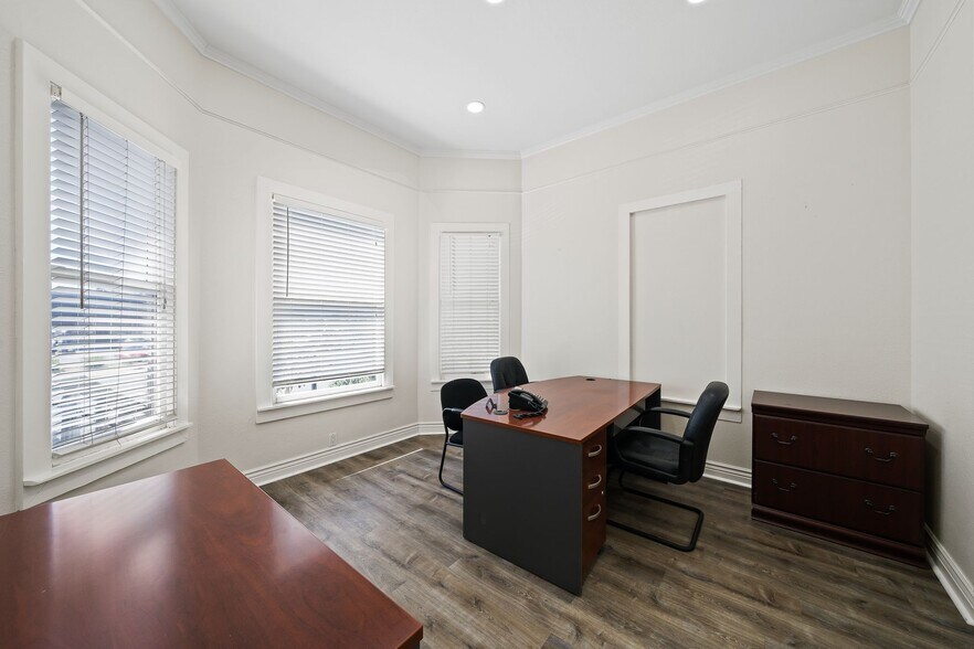 More Photos Of 8336 Brentwood Blvd, Brentwood Office Residential For Sale