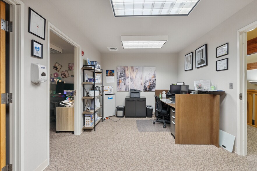 More Photos Of 1963 Thompson Rd, Coos Bay Hospital For Lease