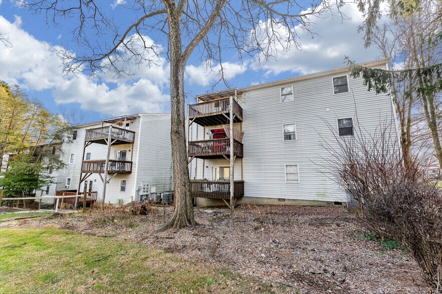 More Photos Of 940 Stewart St, Morgantown Apartments For Sale