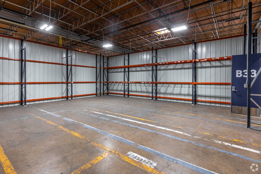 More Photos Of 3131 W Bolt St, Fort Worth Warehouse For Lease