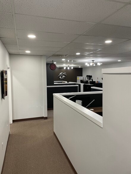 More Photos Of 1300 Cummins Rd, Des Moines General Retail For Lease