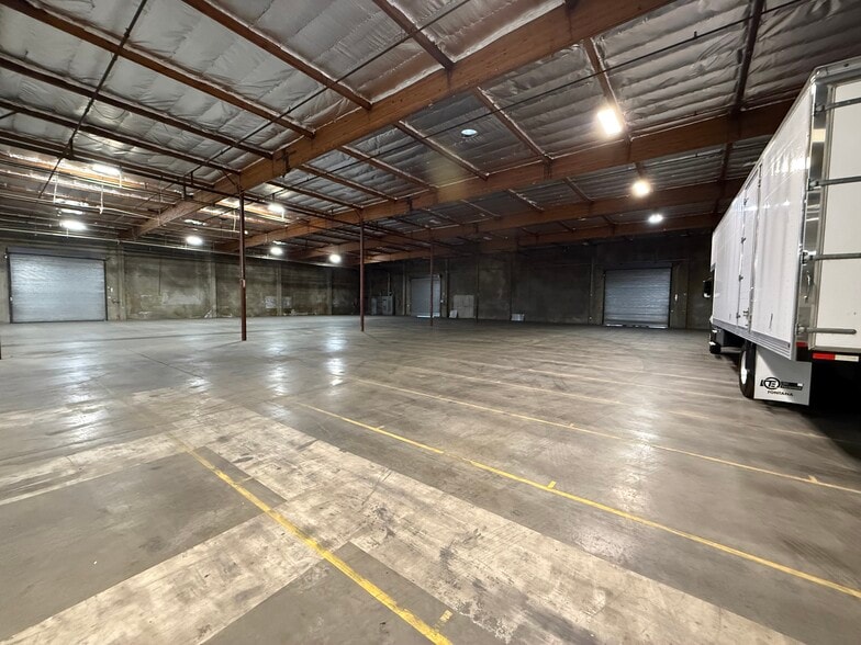 More Photos Of 8929 Oso Ave, Chatsworth Manufacturing For Lease