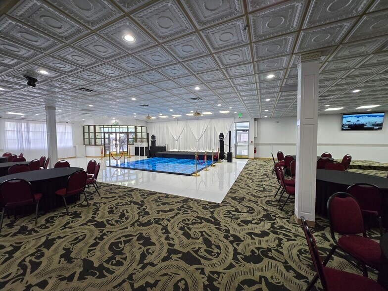 More Photos Of 9445 Park Meadows Dr, Lone Tree Restaurant For Lease