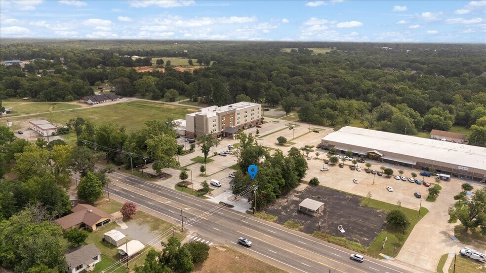 More Photos Of 501 N Main St, Lindale Office For Sale