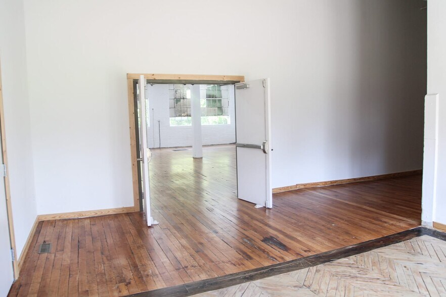 More Photos Of 100 S Mulberry St, Dickson Coworking Space