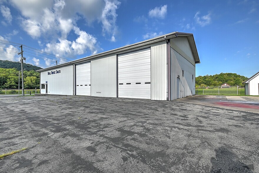 More Photos Of 3930 E Stone Dr, Kingsport Warehouse For Sale