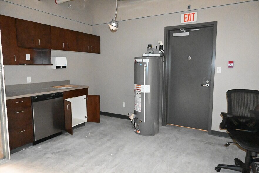 More Photos Of 3215 49 Ave, Red Deer Storefront For Lease