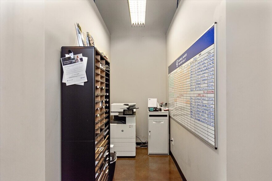 More Photos Of 923 Nashville Pike, Gallatin Storefront Retail Office For Lease