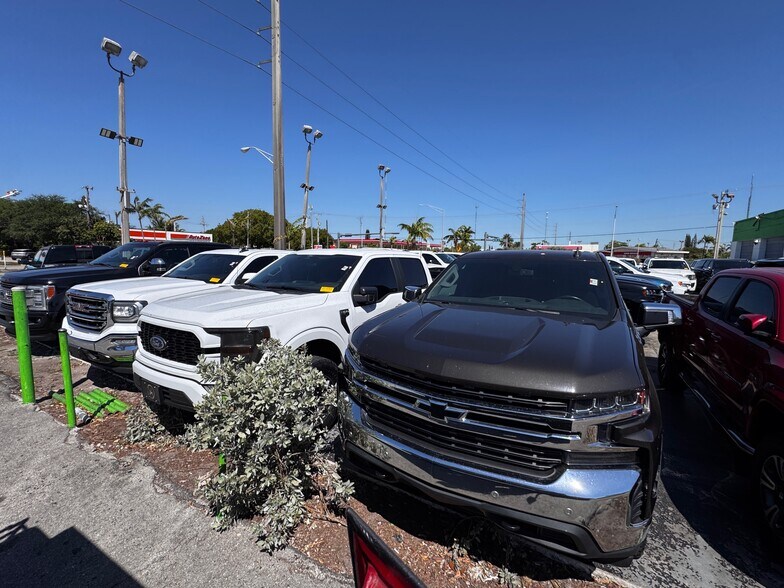 More Photos Of 19001 NW 2nd Ave, Miami Auto Dealership For Lease