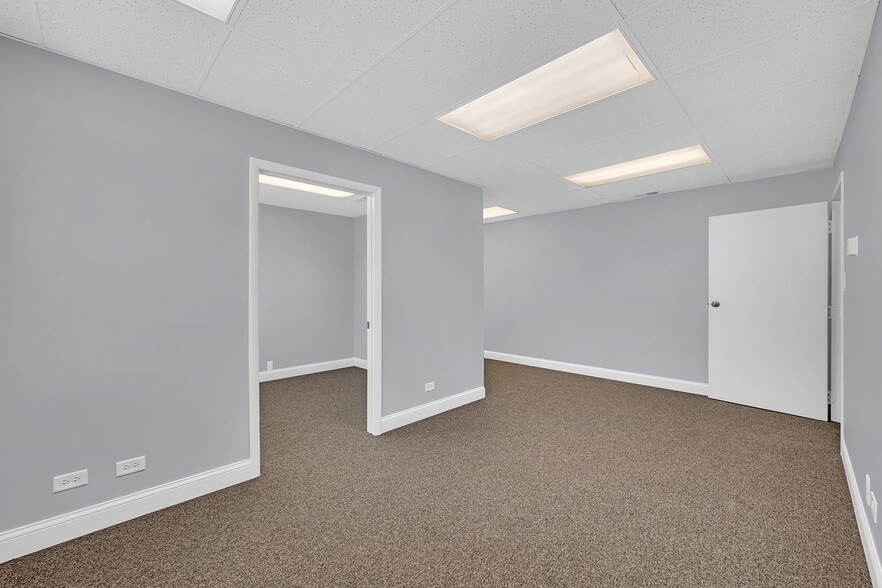 More Photos Of 3S340 Rockwell St, Warrenville Manufacturing For Lease