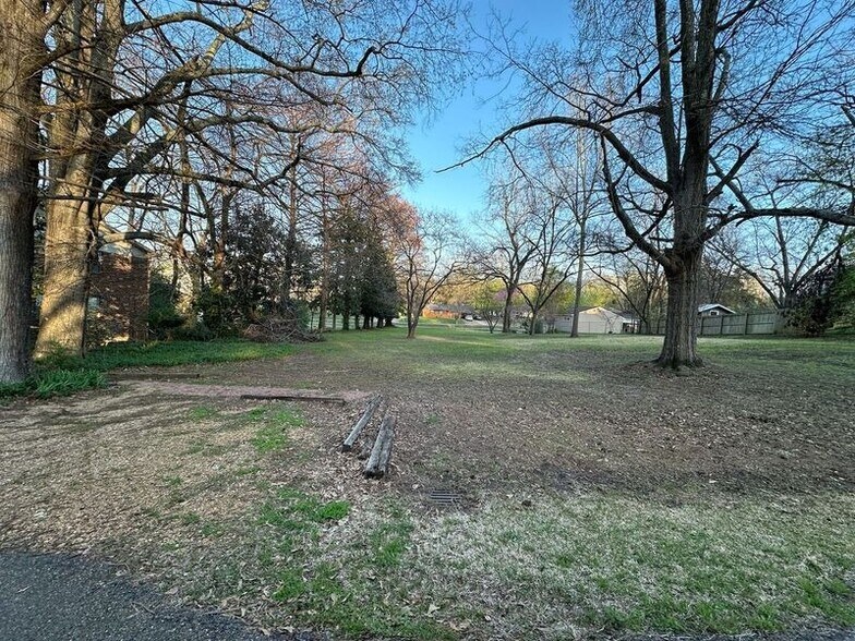 More Photos Of 202 College View St, Starkville Land For Sale