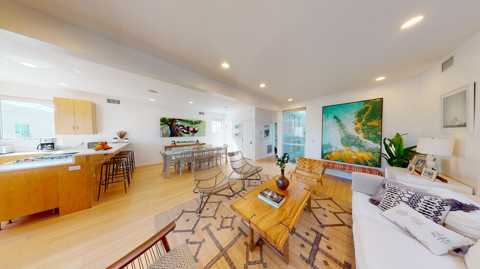 More Photos Of 1410 Pacific Ave, Venice Office For Sale