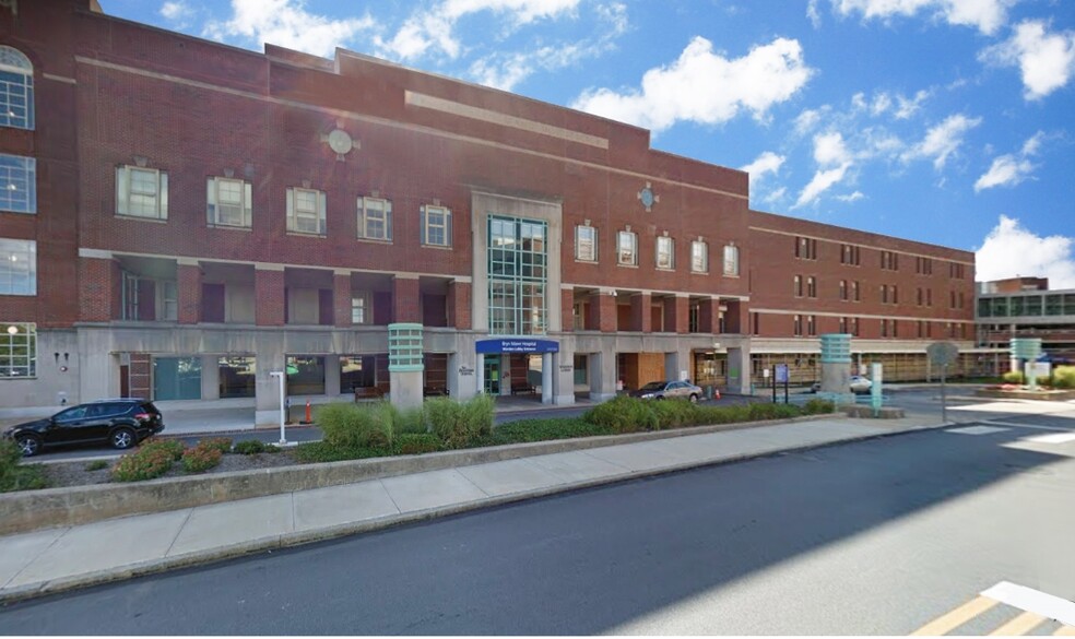 Primary Photo Of 830 Old Lancaster Rd, Bryn Mawr Hospital For Lease