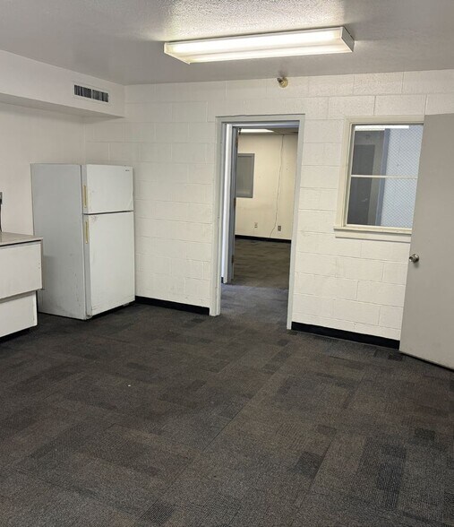 More Photos Of 2211 Commercial St NE, Albuquerque Warehouse For Lease