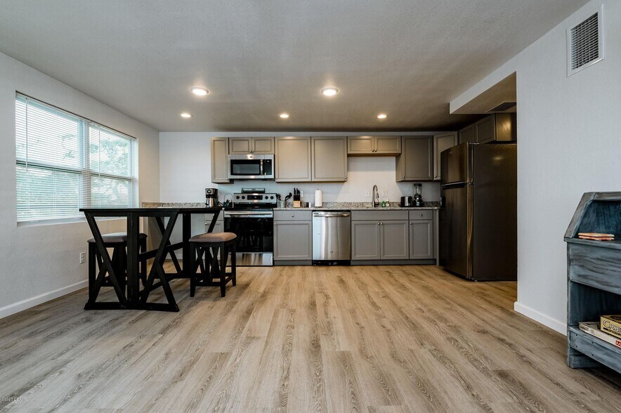 More Photos Of 112 N Peninsula Dr, Daytona Beach Apartments For Sale
