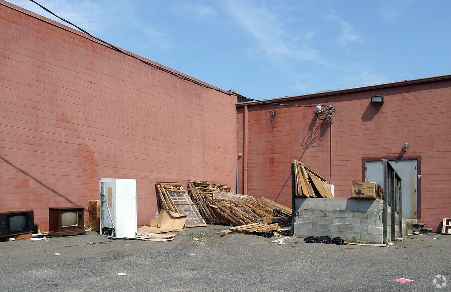 More Photos Of 630 East St, Pittsboro Unknown For Lease