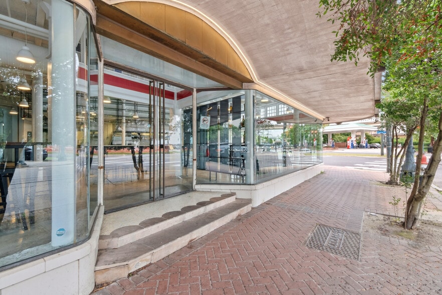 More Photos Of 723-725 Howard Ave, New Orleans Schools For Lease