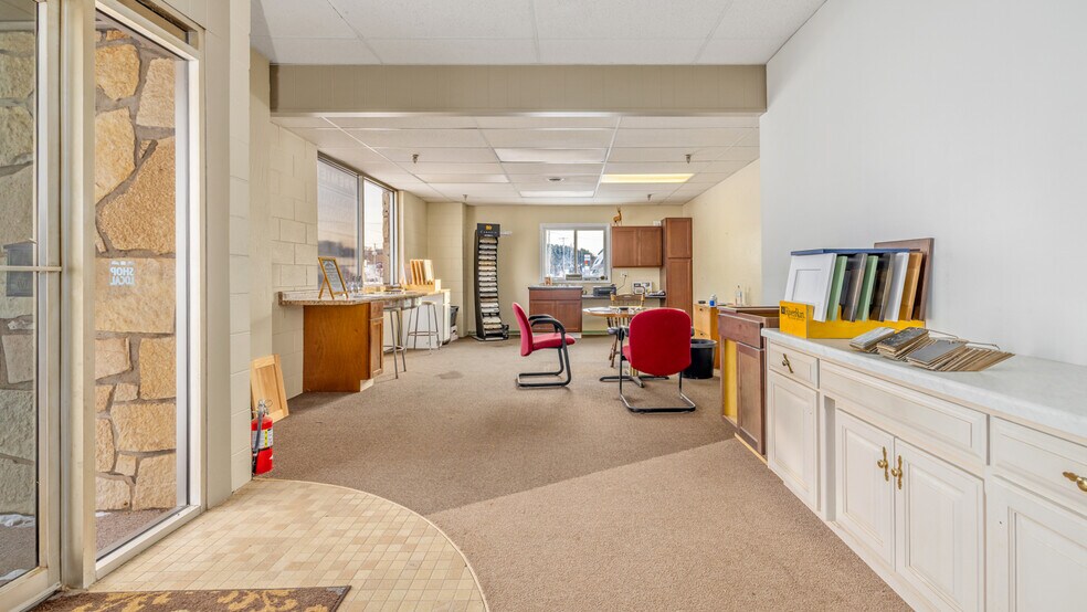 More Photos Of 106 E Smith St, Iron Mountain Distribution For Sale