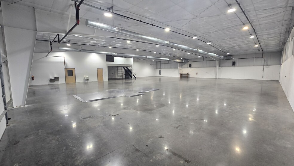 More Photos Of 197 Thunder Rd, Mooresville Light Distribution For Lease