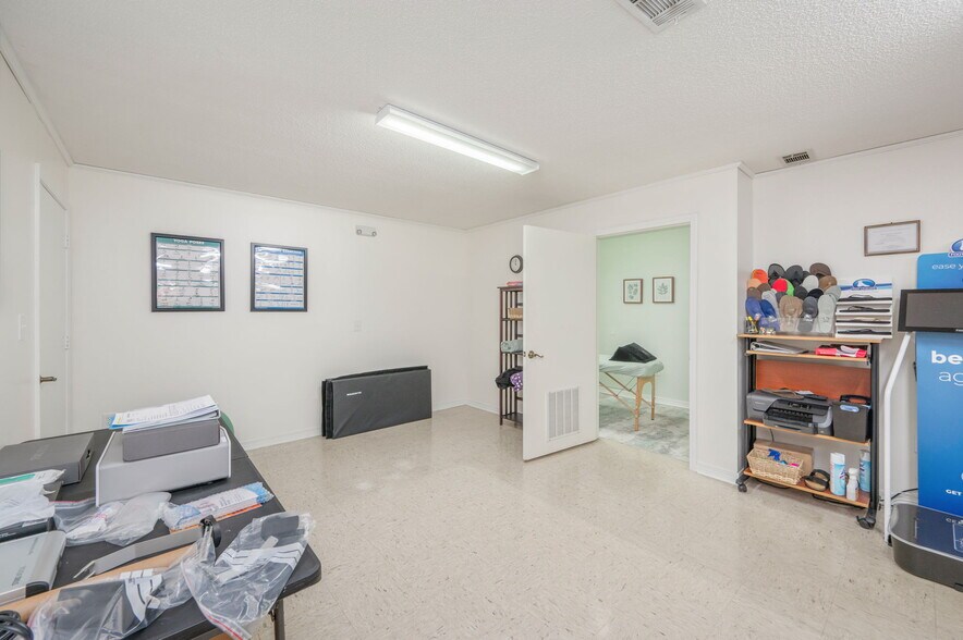 More Photos Of 1078 S Ferdon Blvd, Crestview Medical For Sale