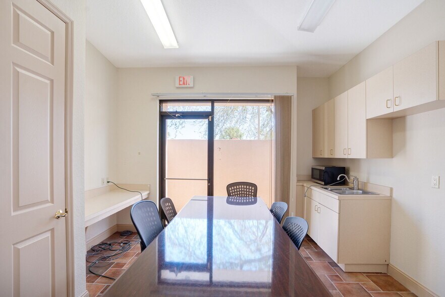 More Photos Of 3910 Golf Park Loop, Bradenton Office For Sale