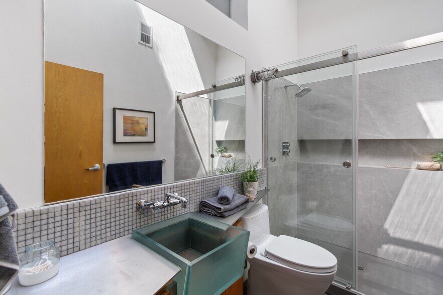 More Photos Of 755-757 Folger Ave, Berkeley Office For Sale