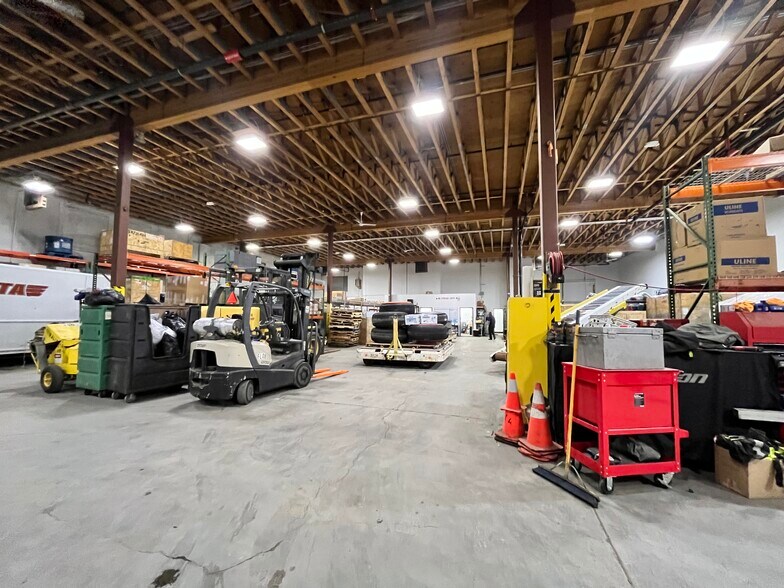 More Photos Of 4000 W 50th Ave, Anchorage Warehouse For Sale