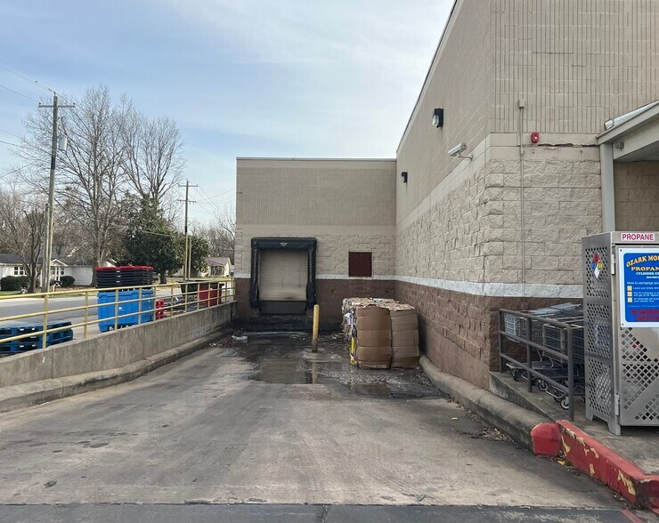 More Photos Of 319 E Buchanan St, Prairie Grove Supermarket For Sale