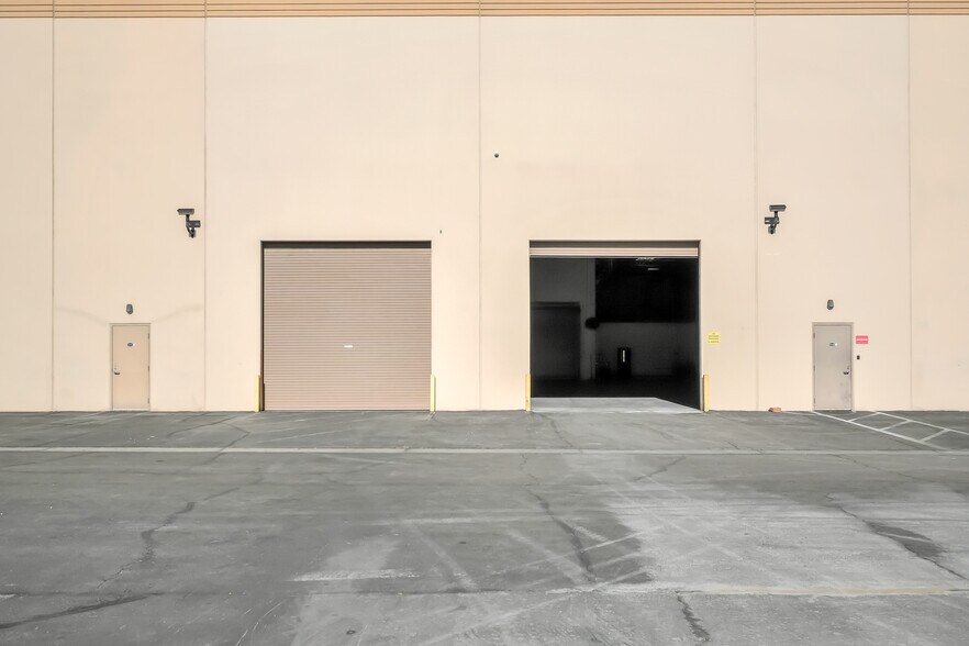 More Photos Of 4200 Pioneer Ave, Las Vegas Warehouse For Sale