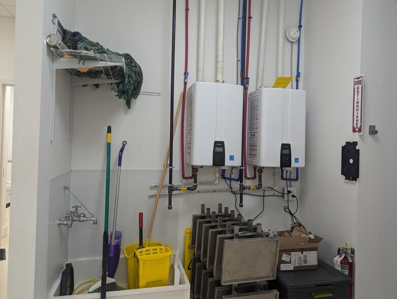 More Photos Of 16 N Greenbush Rd, Troy Freestanding For Lease