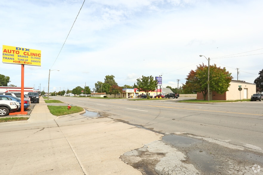 More Photos Of 18800 Dix Rd, Melvindale General Retail For Sale