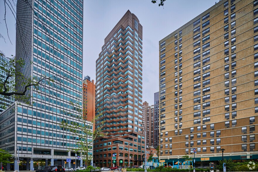 Primary Photo Of 40 Fulton St, New York Office For Lease