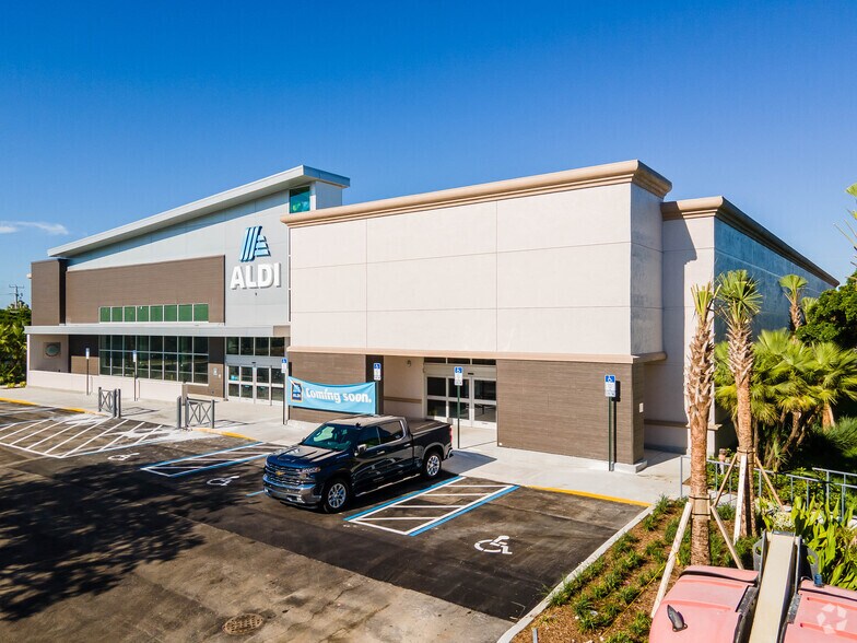 Primary Photo Of 4901 N Federal Hwy, Boca Raton Storefront For Lease