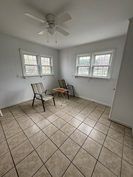 More Photos Of 1932 Spring Hill Rd, Staunton Flex For Sale