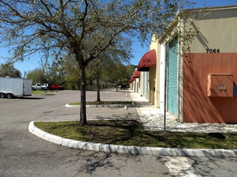 More Photos Of 7064 Sampey Rd, Groveland Light Manufacturing For Lease