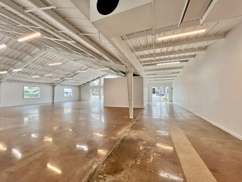 More Photos Of 2330 Langford St, Dallas Storefront For Sale