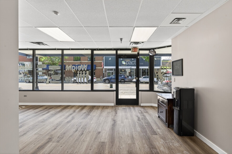 More Photos Of 1017-1023 Mainstreet, Hopkins Storefront For Lease