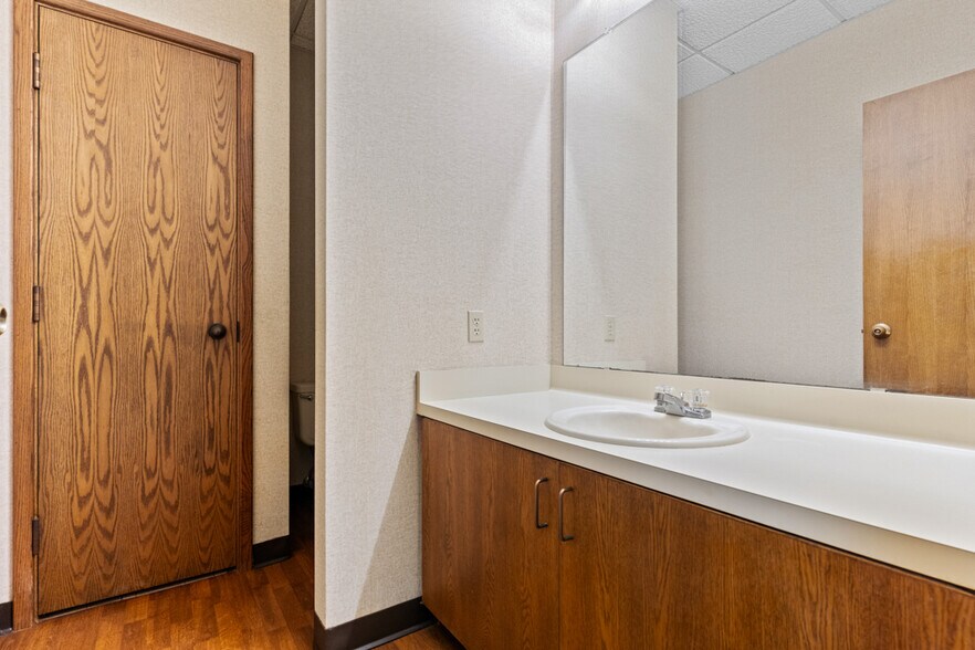 More Photos Of 915 Judson Rd, Longview Office Residential For Sale