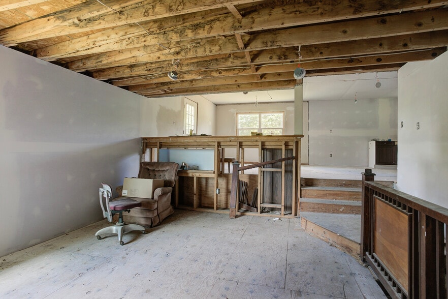 More Photos Of 13100 Bedford Rd NE, Cumberland Light Manufacturing For Sale