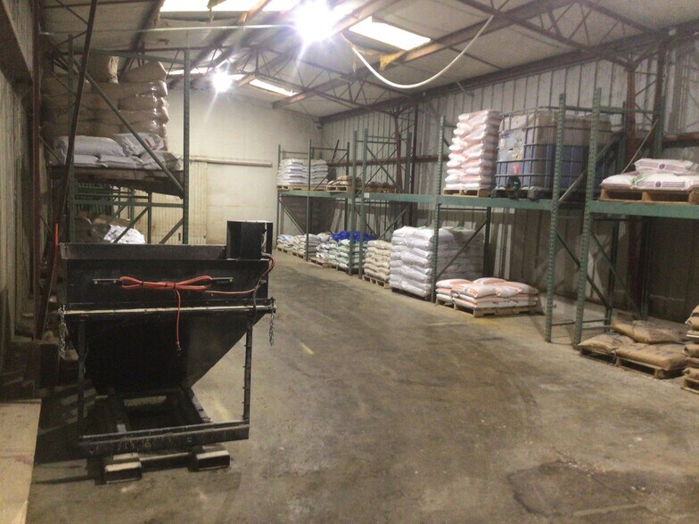 More Photos Of 130 E 11th St, Monticello Specialty For Sale