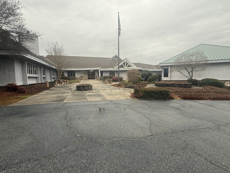 More Photos Of 770 Augusta Rd, Edgefield Office For Lease