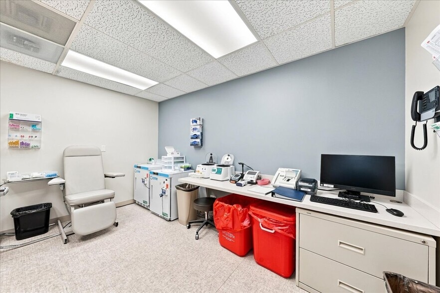 More Photos Of 3303 S Halsted St, Chicago Medical For Lease