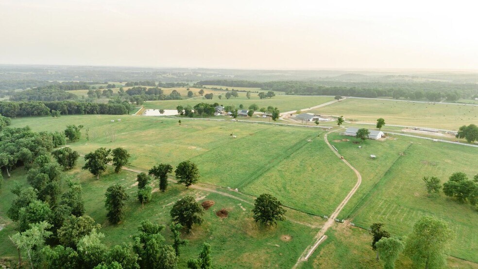 More Photos Of 352 MO-245, Dadeville Horse Stables For Sale