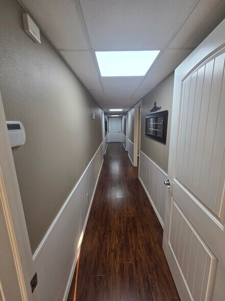 More Photos Of 214 Elm Pl, Broken Arrow Office For Sale