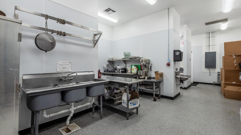 More Photos Of 313 Broadway E, Granville Hotel For Lease