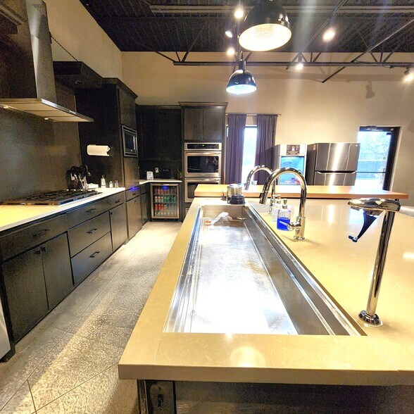More Photos Of 817 NE 63rd St, Oklahoma City Office For Sale