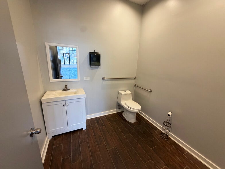 More Photos Of 1400-1402 N Ashland Ave, Chicago Storefront Retail Residential For Lease