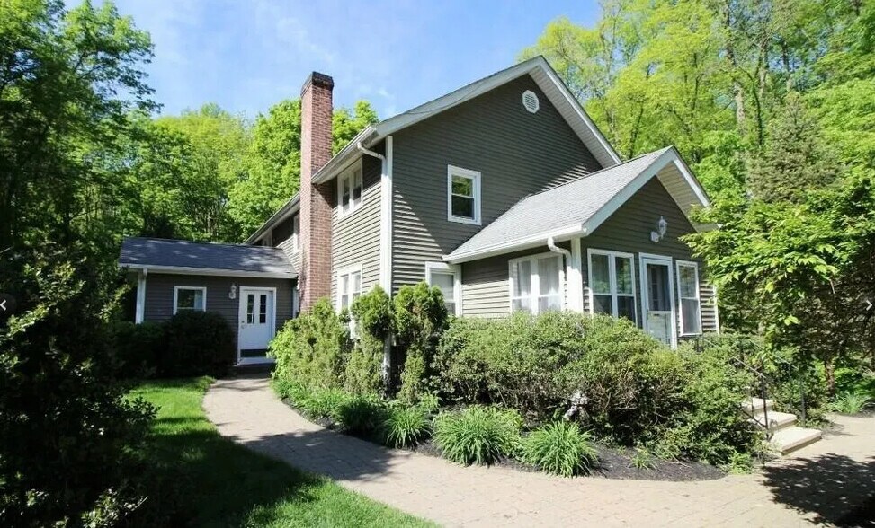 Primary Photo Of 189 Fair St, Carmel Apartments For Sale