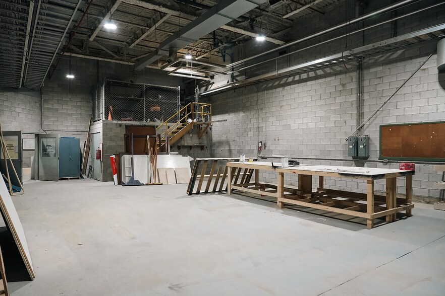 More Photos Of 3363 Davis Rd, Thorold Warehouse For Lease